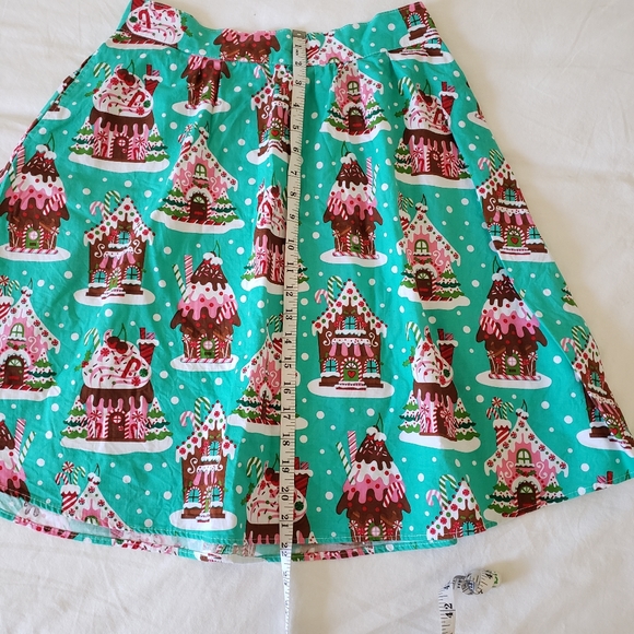 Retrolicious Gingerbread House Skirt - Picture 3 of 6